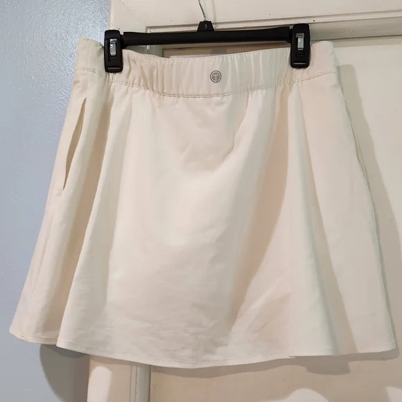 Women's Talbots White Skort, Size L - Picture 8 of 10